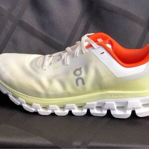 On Womens Cloudflow 4  Running Shoes Sneakers Size 8.5